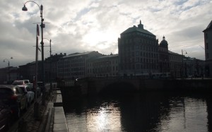 The quay's of Gothenburg are filled with parked cars. Photo: AnnVixen